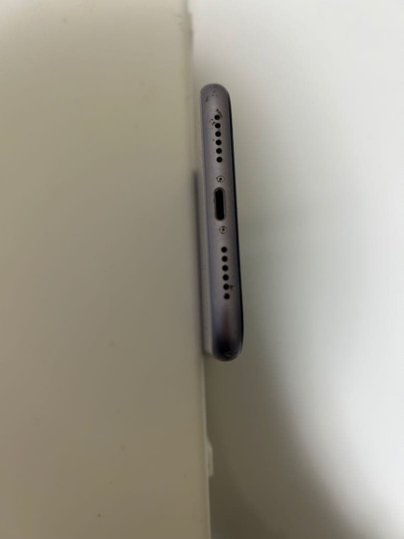 iPhone11 本体 ジャンク品 SIMフリー 使用可能 (画面割れあり)
