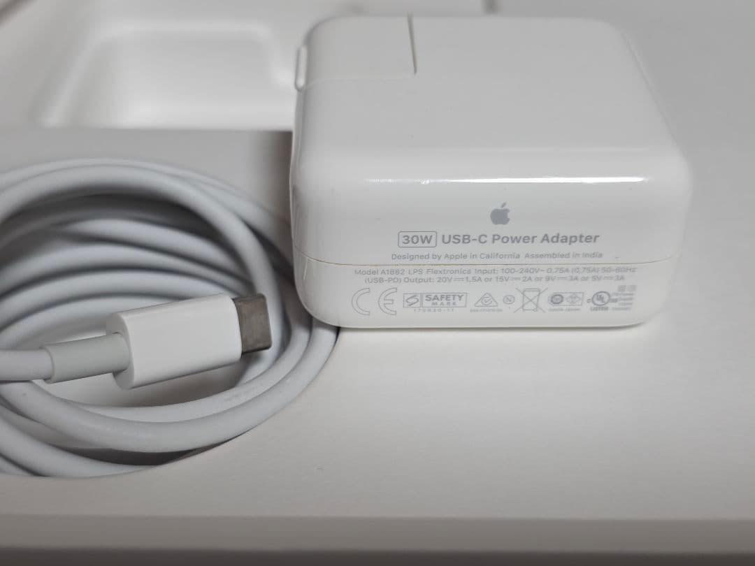 美品 MacBook Air 2018 13インチ スペースグレー 箱あり