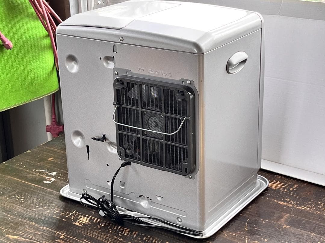 未使用品　現品限り　ブルーヒーター　９ℓ　日本製　プラチナシルバー