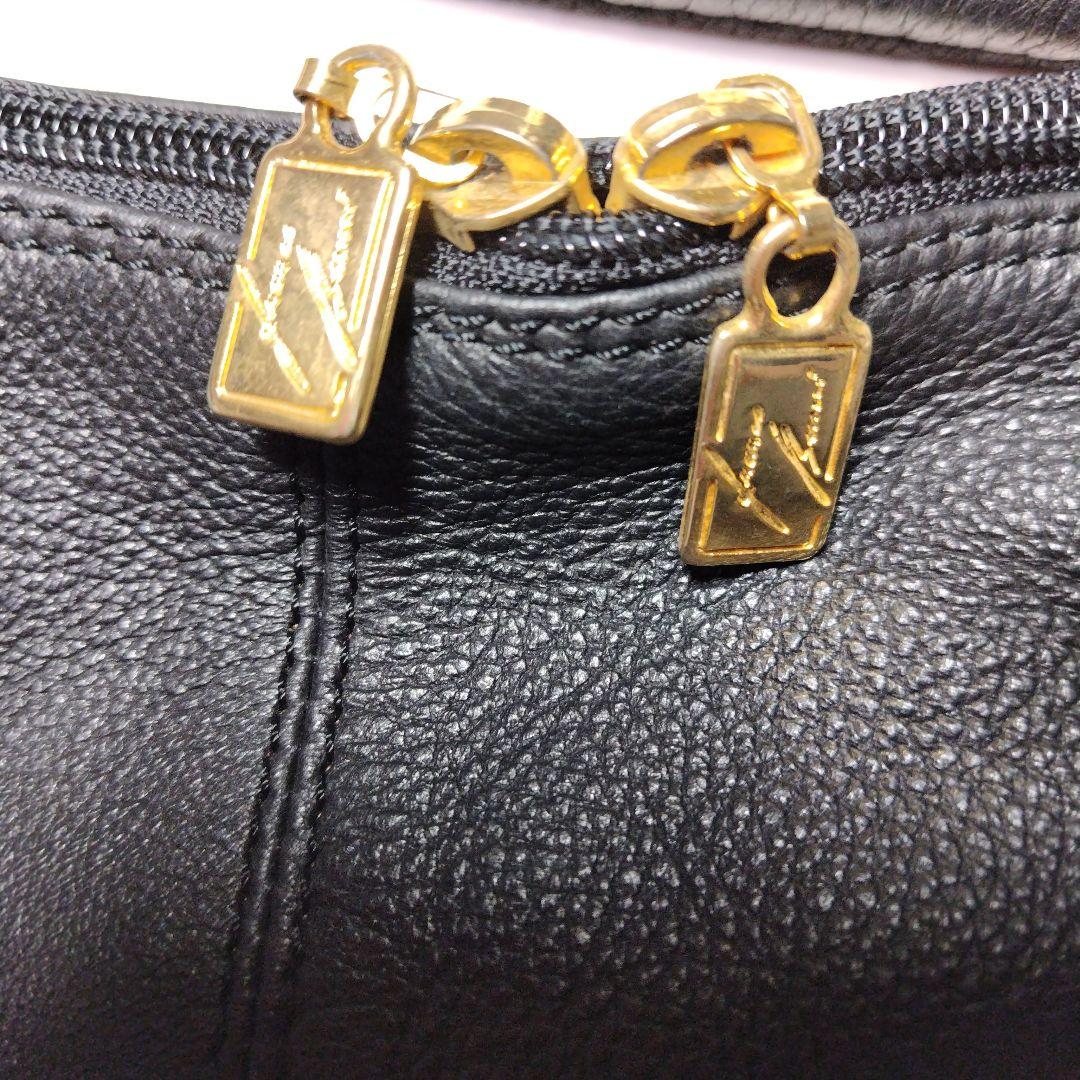 イタリア製　黒のショルダーバッグ クロコダイル風