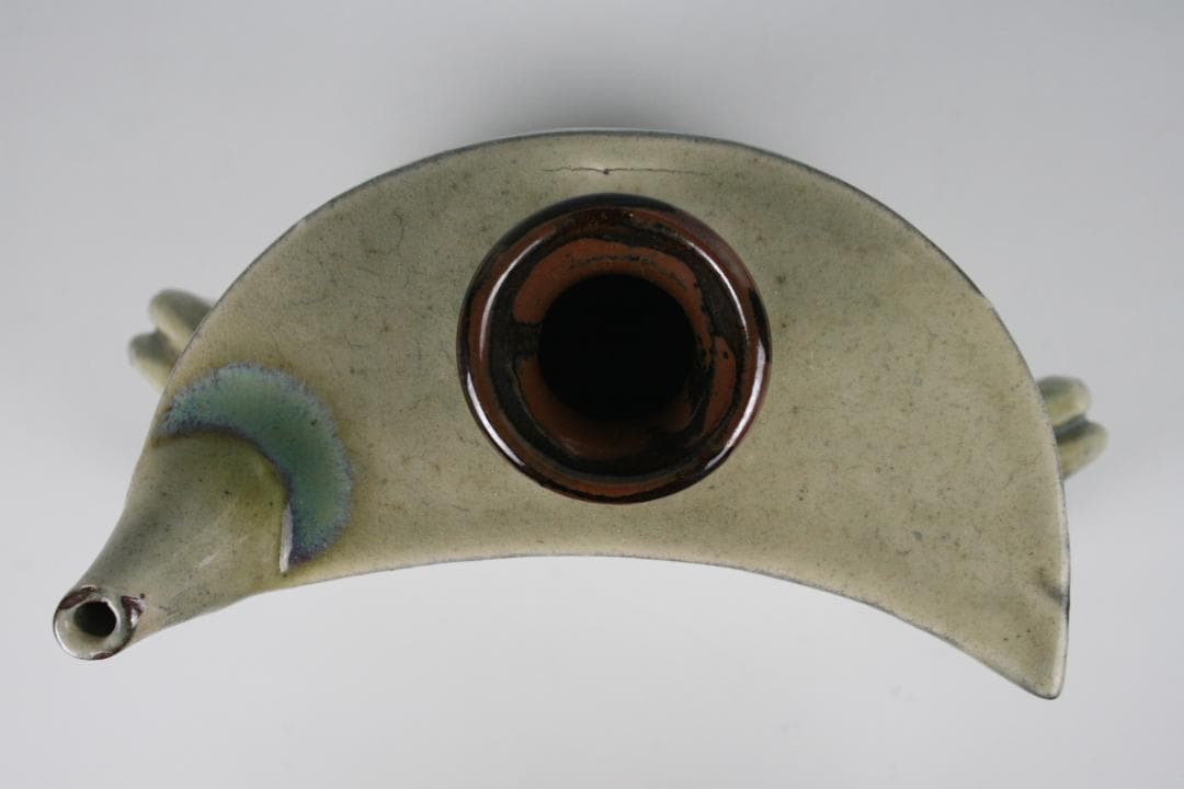 人間国宝金城次郎長男 琉球壷屋焼 登り窯　金城敏男 作 線彫魚文抱瓶（中）