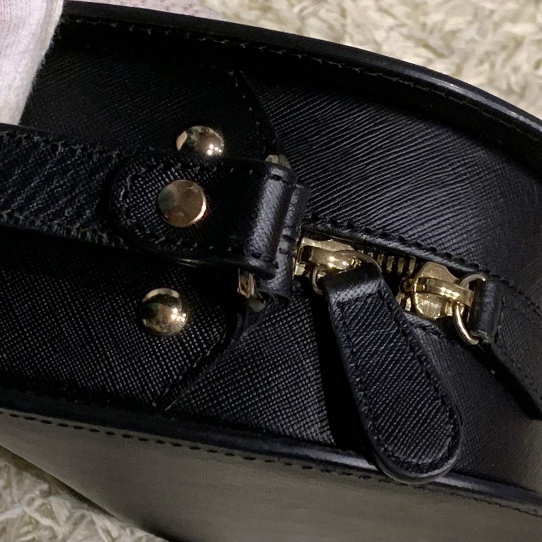 美品✨A.P.C. ショルダーバック　ハーフムーン　エンボス加工　ブラック