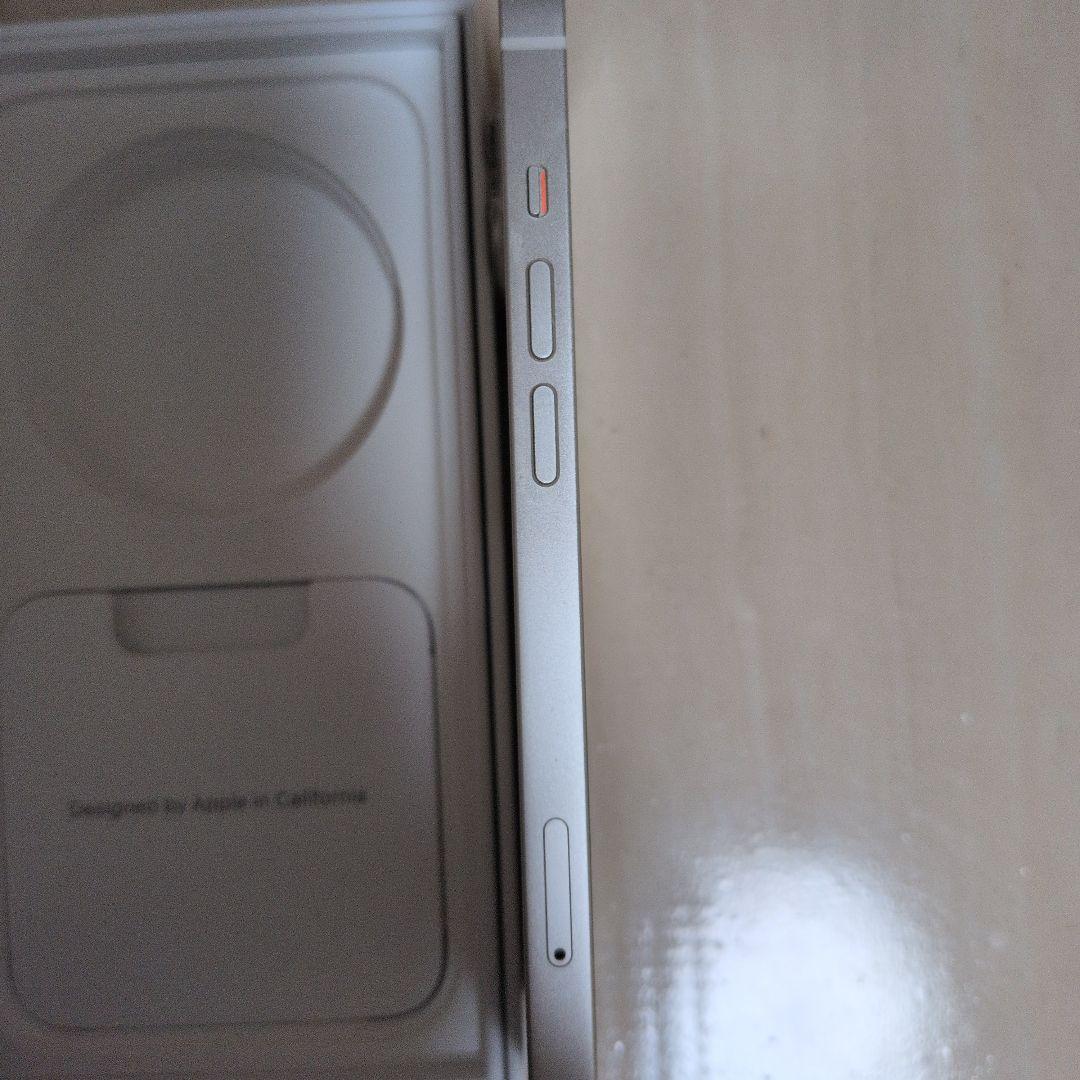 iPhone 13　本体256GB　バッテリー最大容量83%