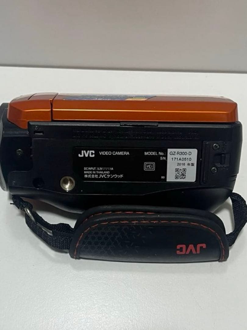 中古　美品　防水　ＪＶＣビデオカメラセット　オレンジ　箱無し