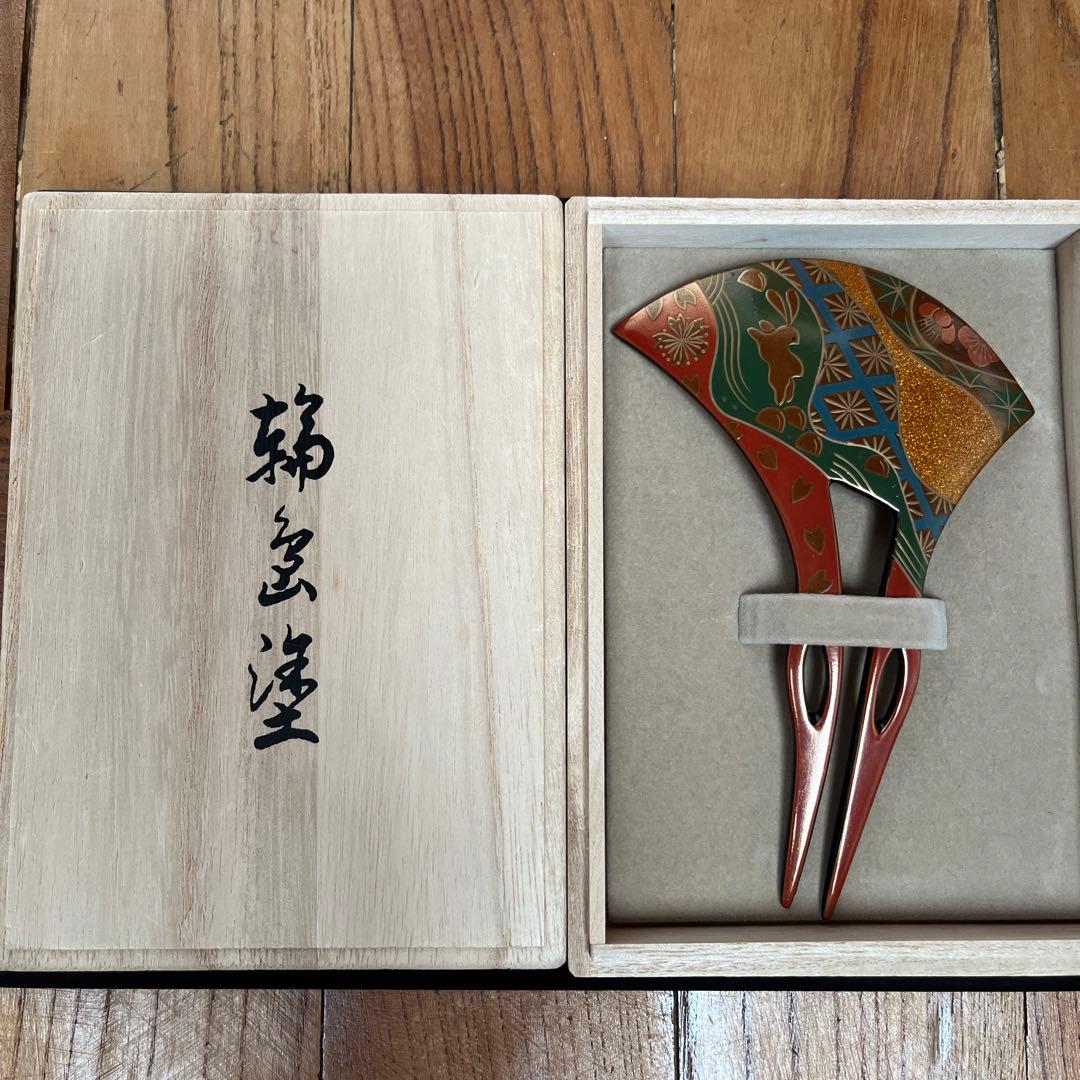 輪島塗　櫛と帯留のセット 木箱入り