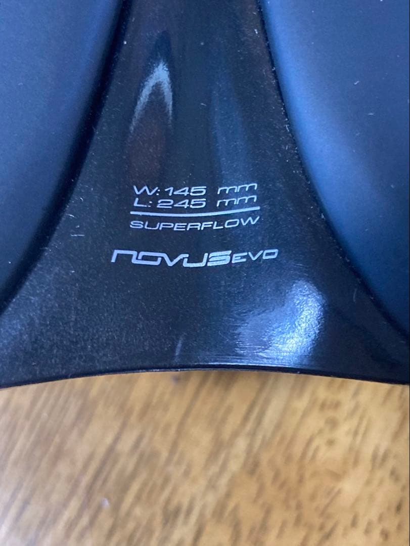 NOVUS BOOST EVO Fec アロイ スーパーフロー　サドル