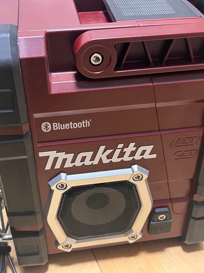 MAKITA 充電式ラジオ MR108 赤