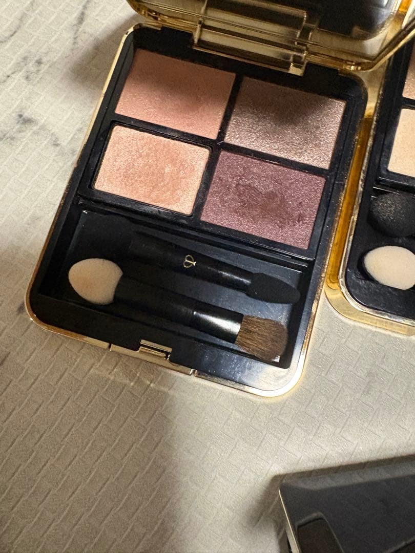 アイシャドウパレット3つとチークパレット2つセット