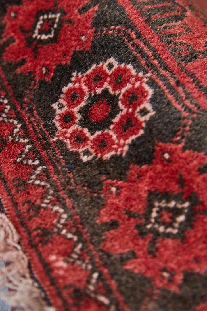 ヴィンテージ絨毯　トライバルラグ　トルクメン族　ウール（193×99cm）赤・黒