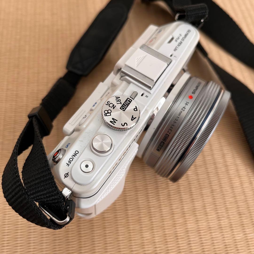 ミラーレス一眼 OLYMPUS PEN Lite E-PL6