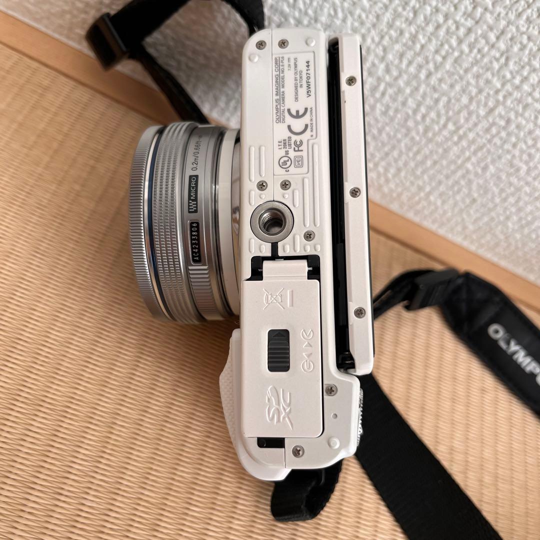 ミラーレス一眼 OLYMPUS PEN Lite E-PL6
