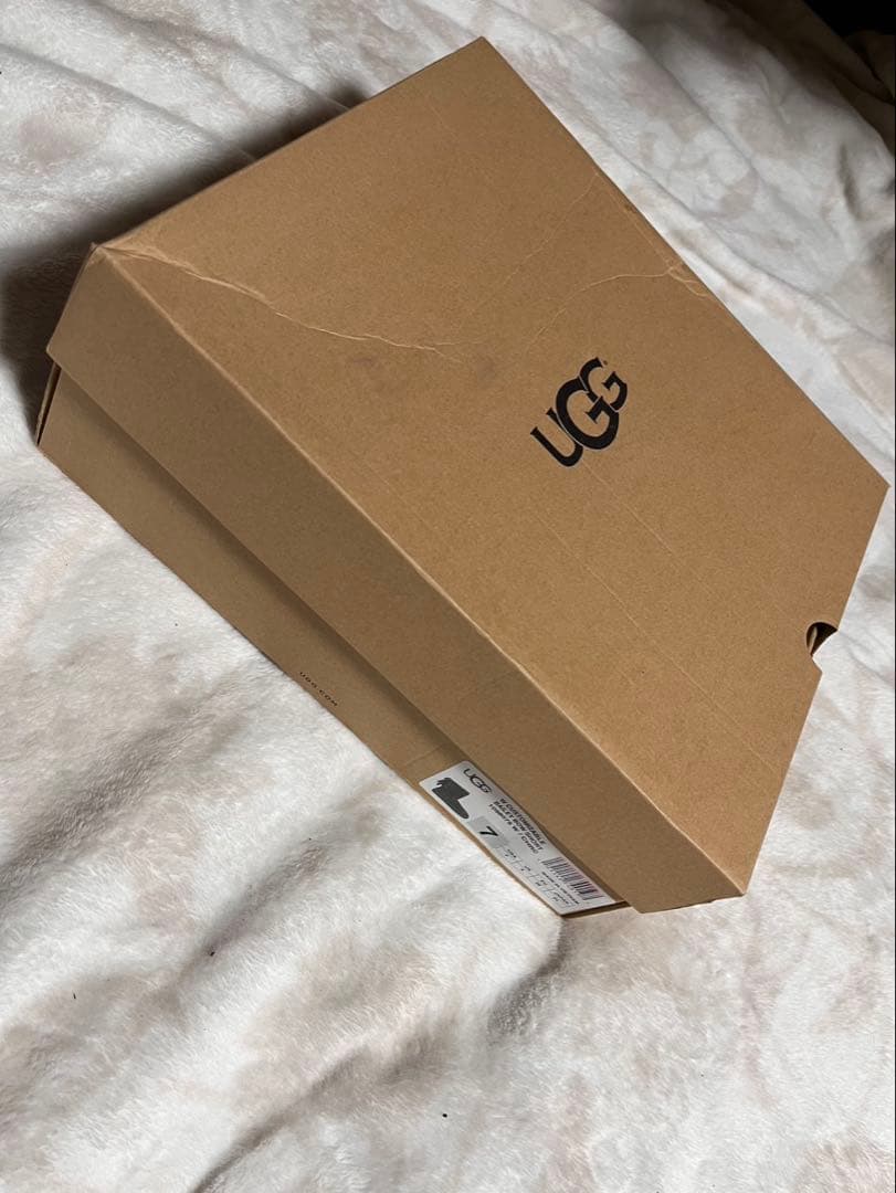 UGG グレー リボン付き ムートンブーツ　ケアプロテクターと替えリボン付き