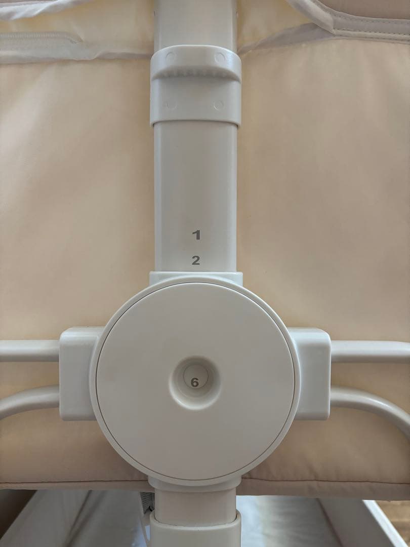 ベビーベッド　移動式　キャスター