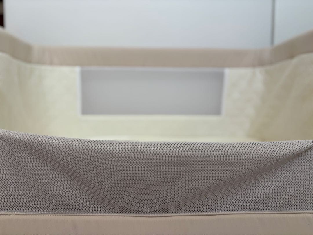 ベビーベッド　移動式　キャスター