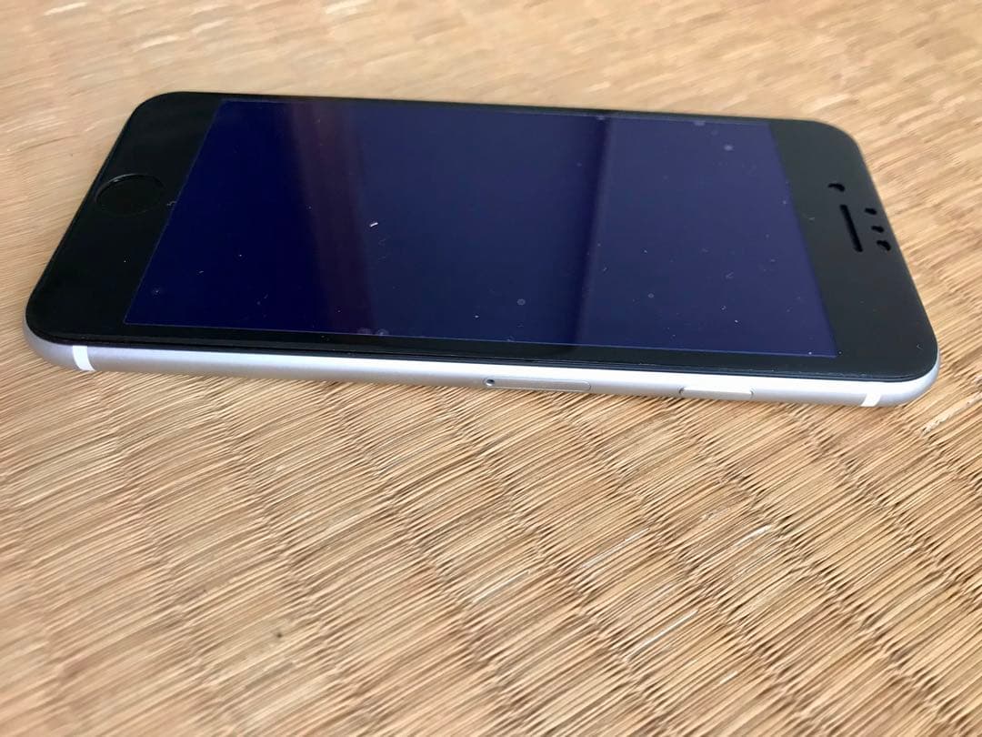 【ジャンク品】iPhoneSE （第2世代 ）128GB ホワイト SIMフリー