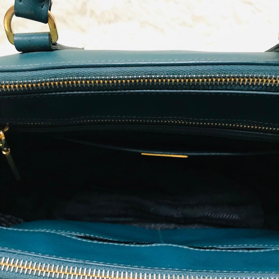 【美品】プラダ ハンドバッグ サフィアーノレザー 三角ロゴ A4収納可能