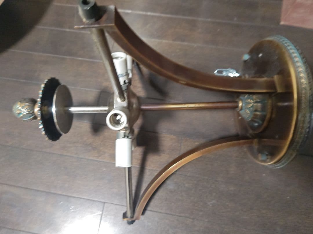 残りの1台、大塚家具で購入したシーリング灯です。1基186,000円、写真追加