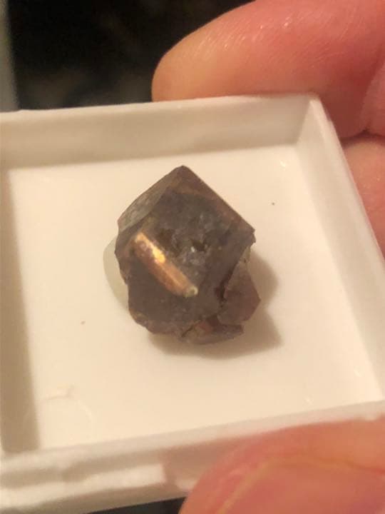 大粒単結晶　ネオンレインボーガーネット