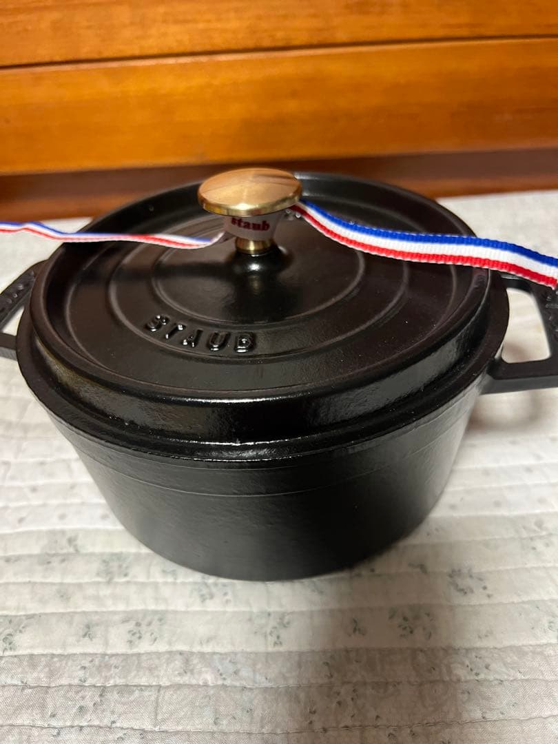 新品未使用　STAUB ストウブ ココット ラウンド 18cm ブラック 鋳物鍋
