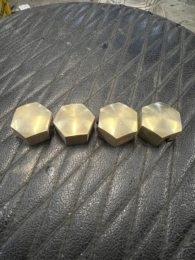 ハーレーダビッドソン ヘッドボルトカバー　六角タイプ 真鍮