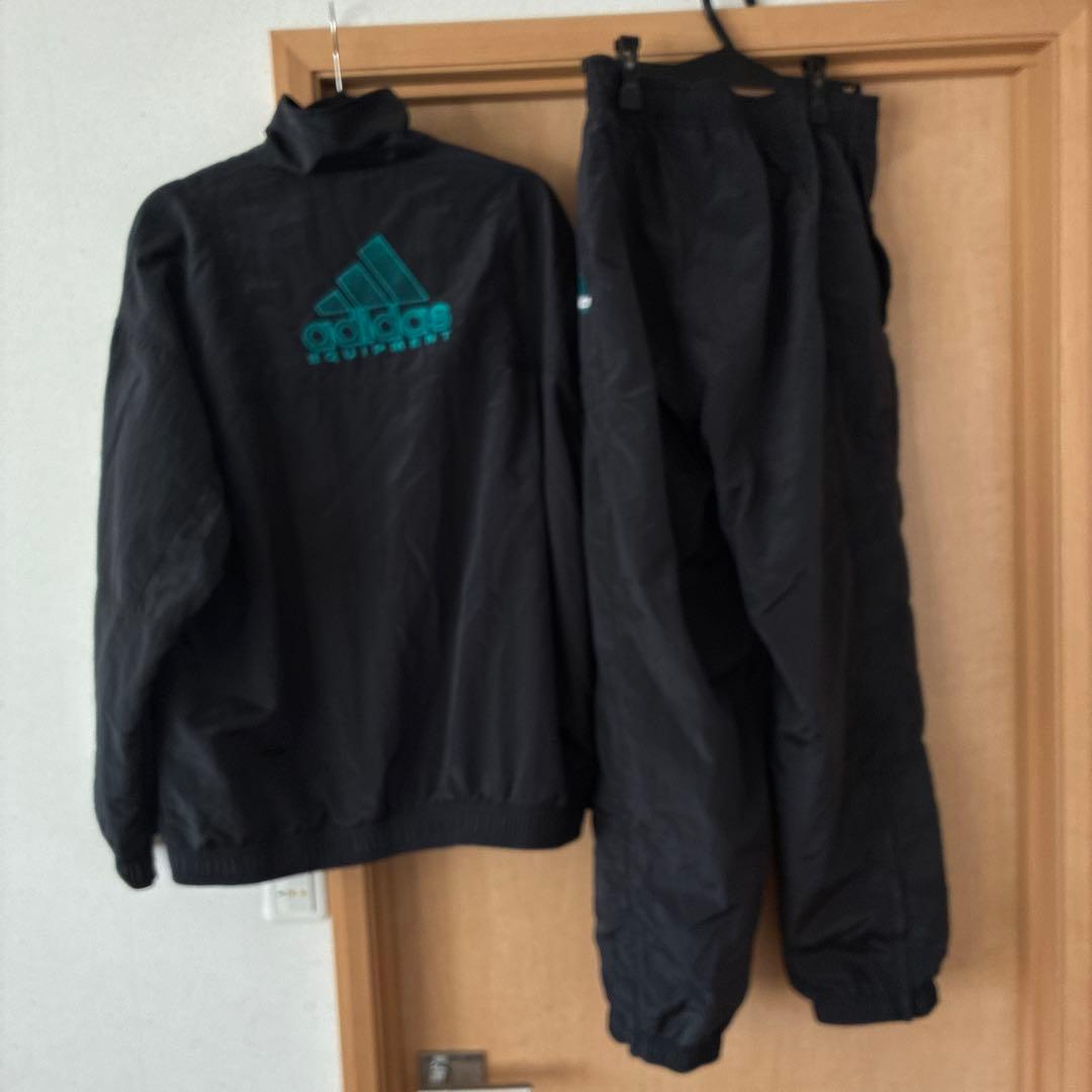 アディダス　ナイロンセットアップ