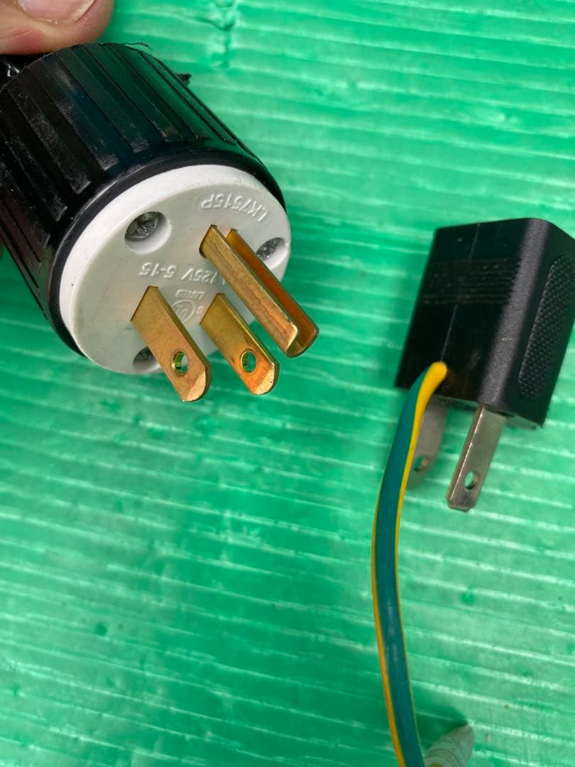 パラソルパティオヒーター(テーブル無タイプ)【UFO君】の電源は110Ｖ60HZ