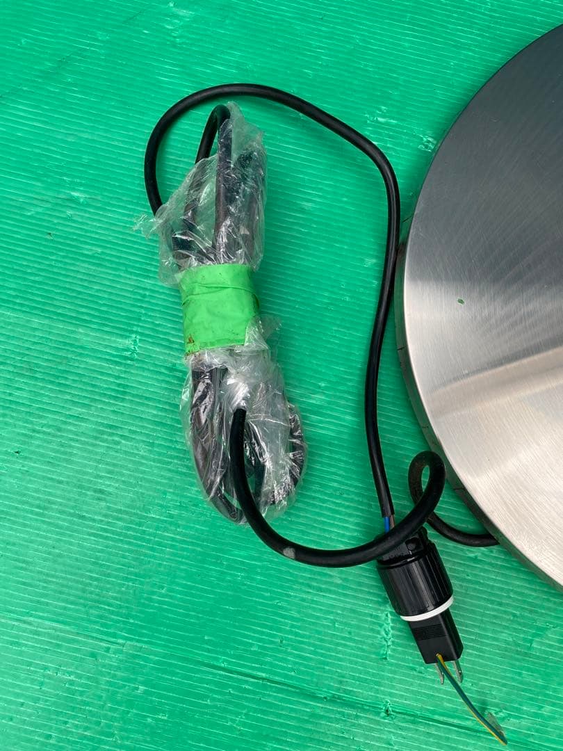 パラソルパティオヒーター(テーブル無タイプ)【UFO君】の電源は110Ｖ60HZ