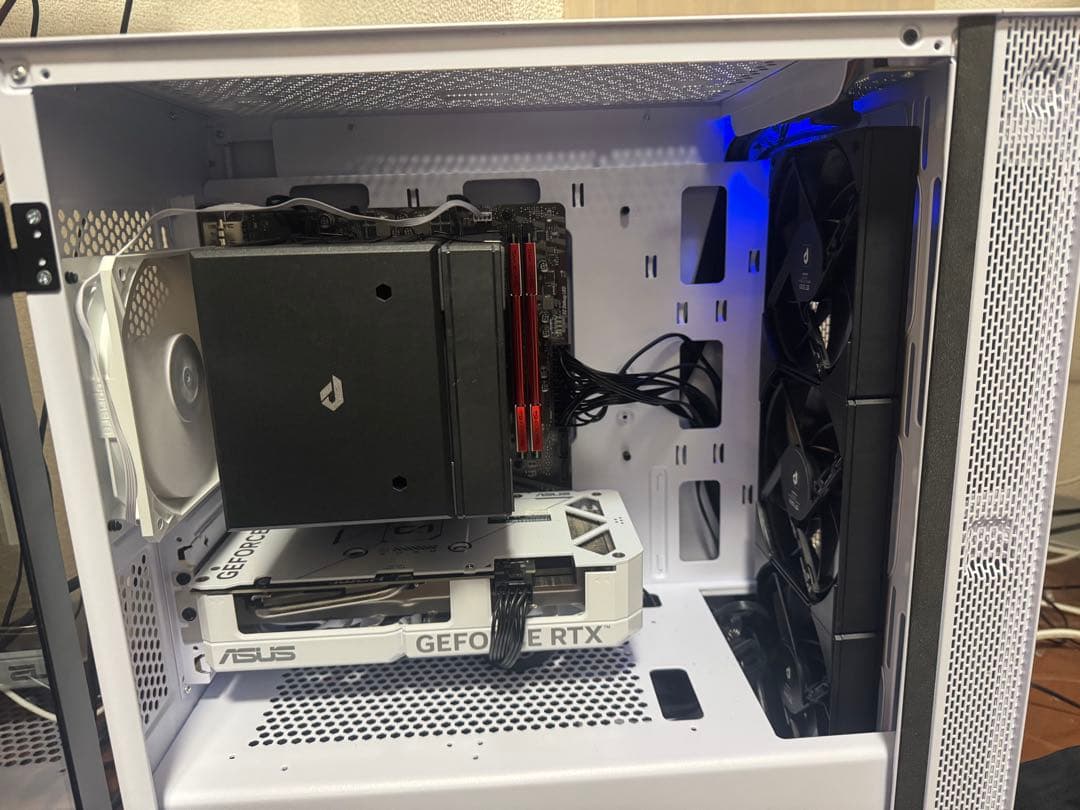 ゲーミングPC モニター、マウス、周辺機器付き！ 即購入⭕️ ある程度は値下げ可能