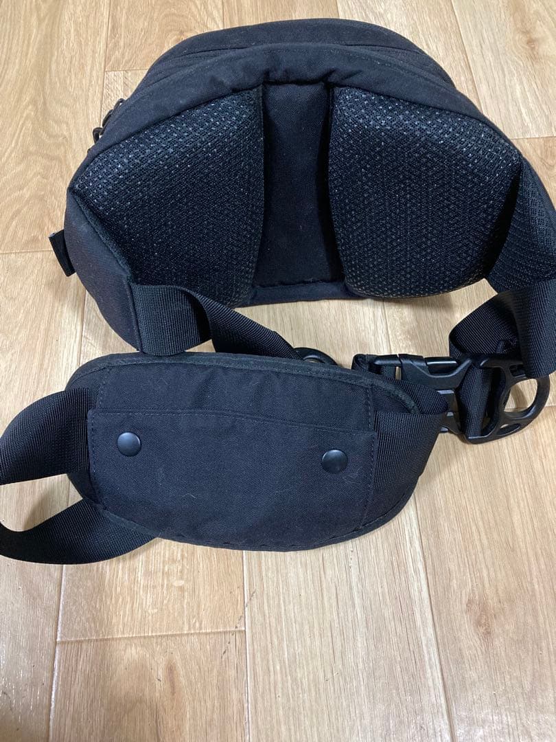 Hugoo ハグー ヒップシート (ブラック×ミルクティベージュ)