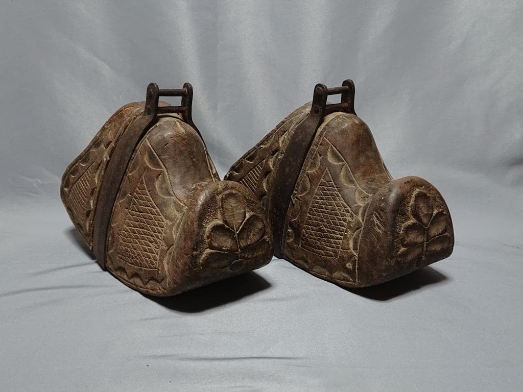 コレクター収集品　貴重　グアテマラ　馬具　古い木製の鐙