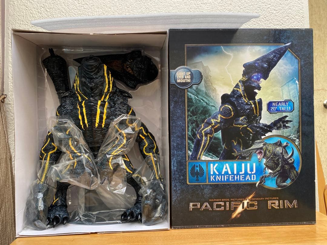 パシフィック・リム 18インチDXアクションフィギュア ナイフヘッド カイジュウ