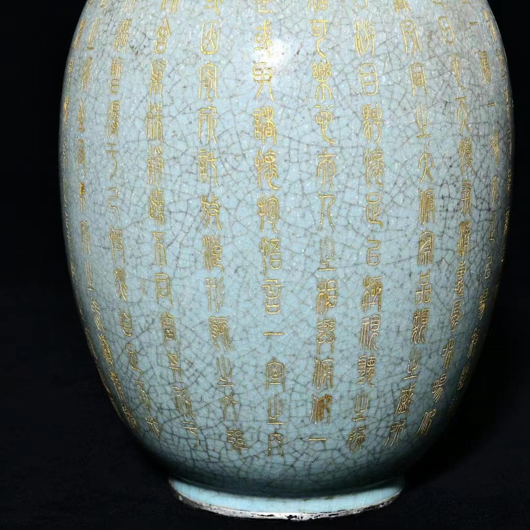 中国古美術・旧蔵の磁器、弦模様が嵌め込まれた長颈瓶・17x43cm・置物・文房具