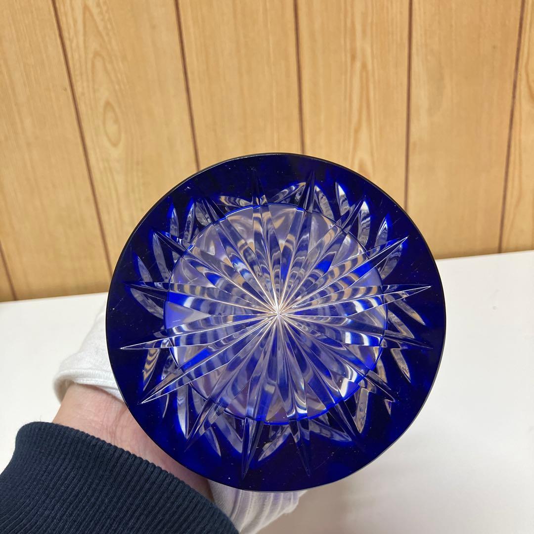 ESV034 【未使用】KAMAYチェコ製ボヘミアグラス、青被せハンドカット花瓶
