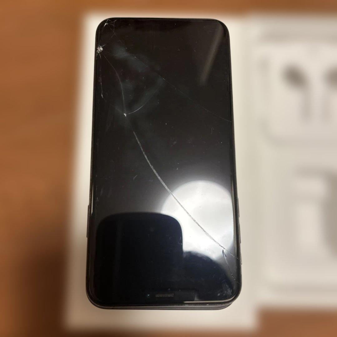 au Apple iPhone XS MAXスペースグレー 本体　画面割れ