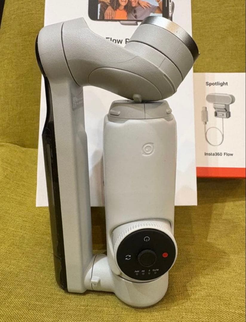 【ほぼ未使用】Insta360 Flow Pro (純正スポットライト付き)