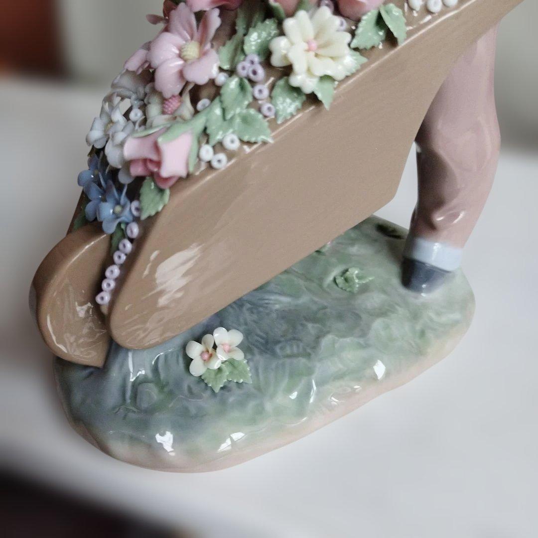 陶器製 子供の像 花手押し車