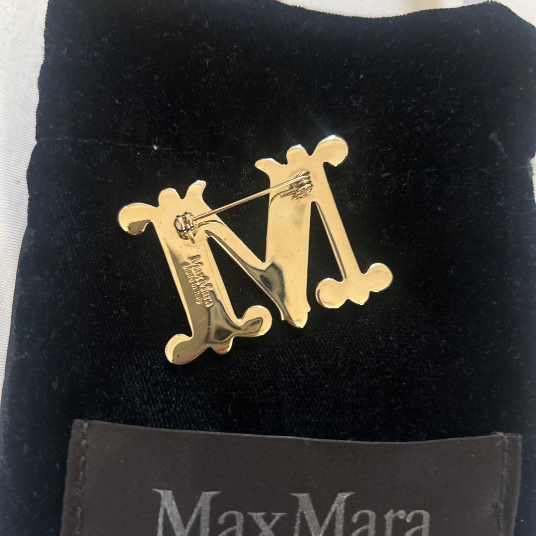 マックスマーラ　ブローチ