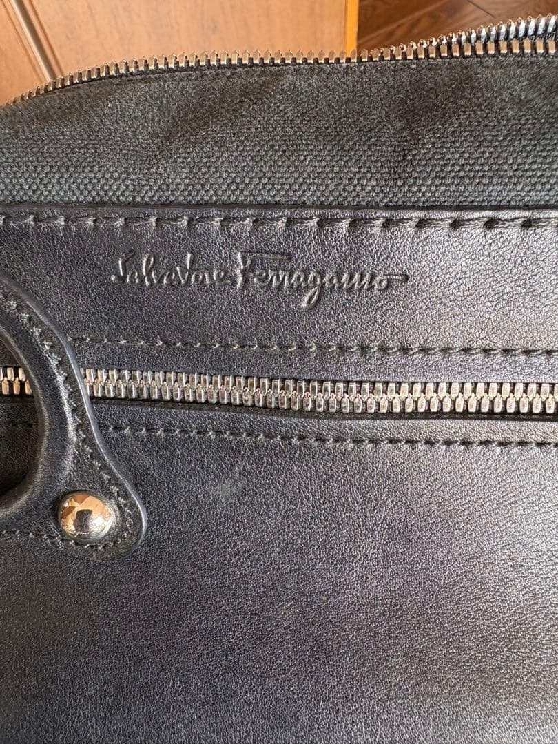 Salvatore Ferragamo ブラックハンドバッグ