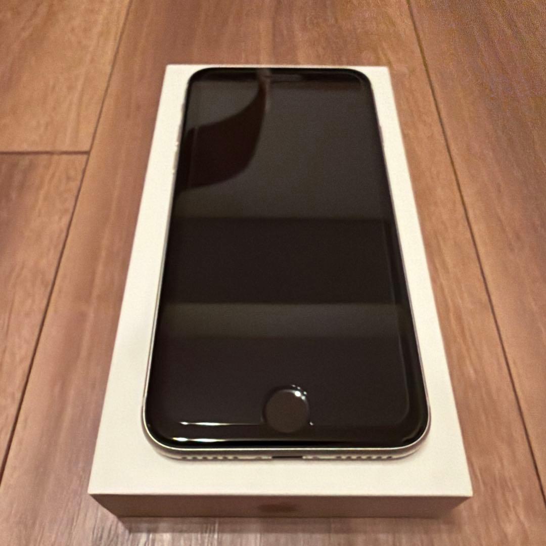 iPhone SE 第3世代　スターライト　64GB