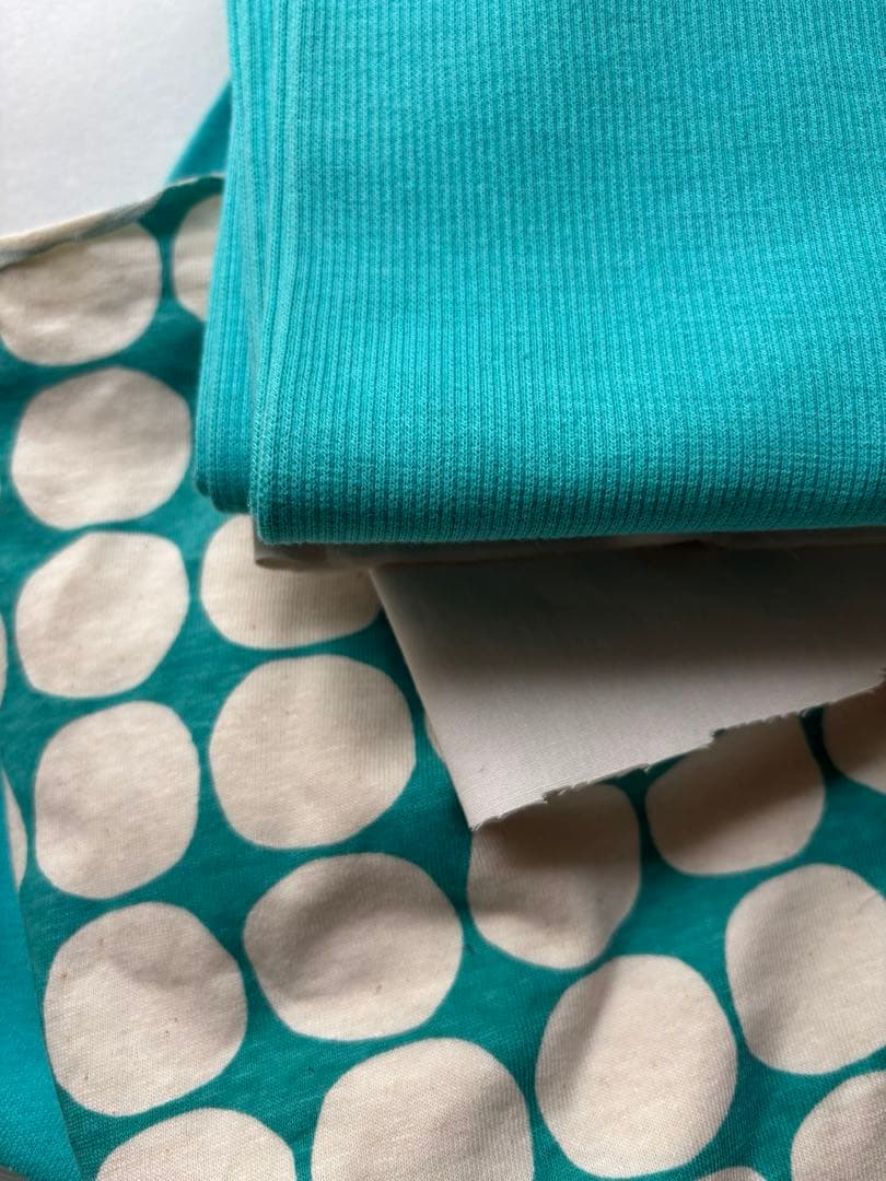 薄手のニット生地