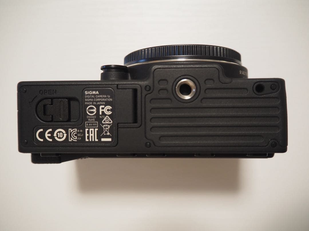 SIGMA fp フルサイズミラーレス一眼カメラ 液晶保護フィルム予備付き