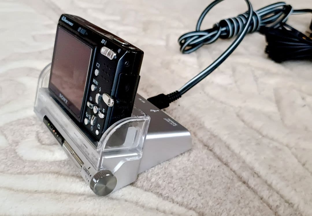 SonyソニーCyber-shot DSC-T5 •ステーション•革製カバー付き