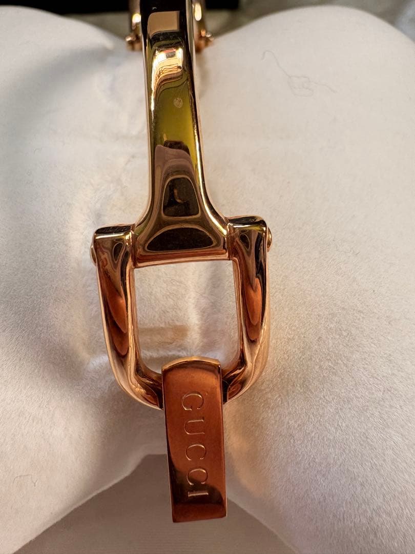 GUCCI ピンク文字盤 ブレスレットウォッチ