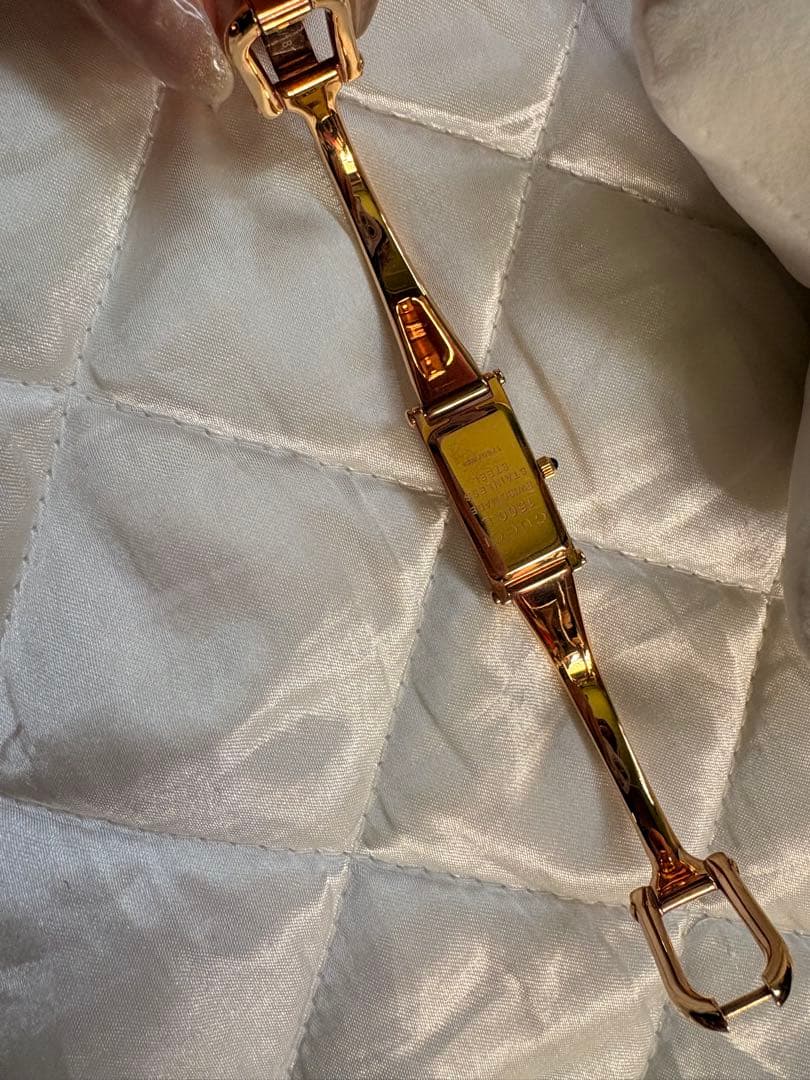 GUCCI ピンク文字盤 ブレスレットウォッチ