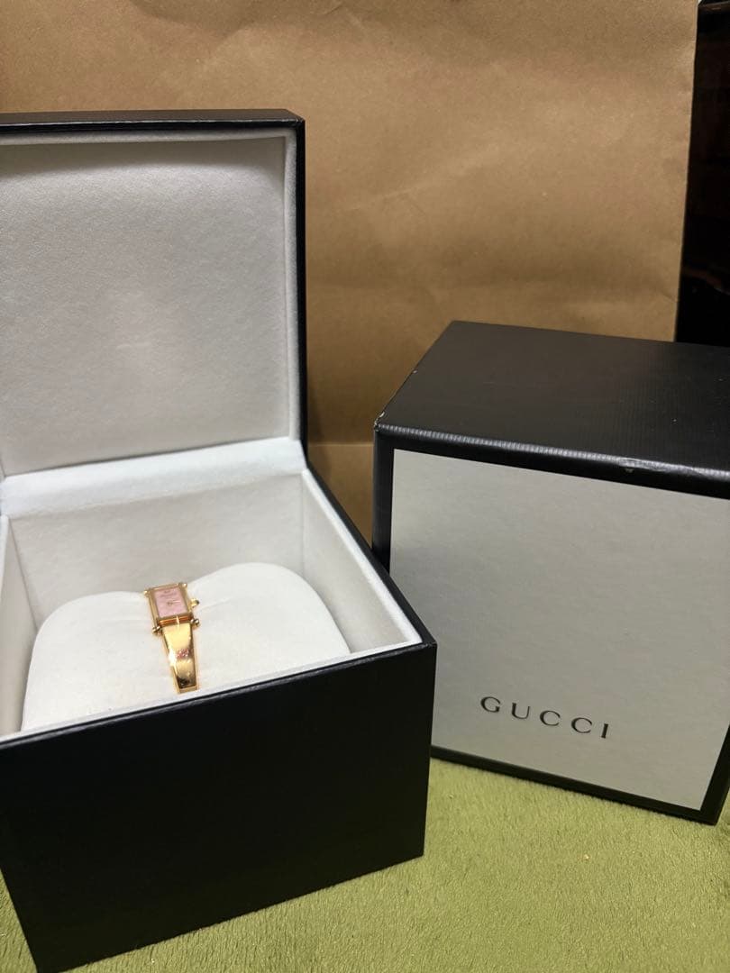 GUCCI ピンク文字盤 ブレスレットウォッチ