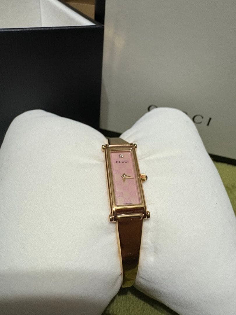 GUCCI ピンク文字盤 ブレスレットウォッチ