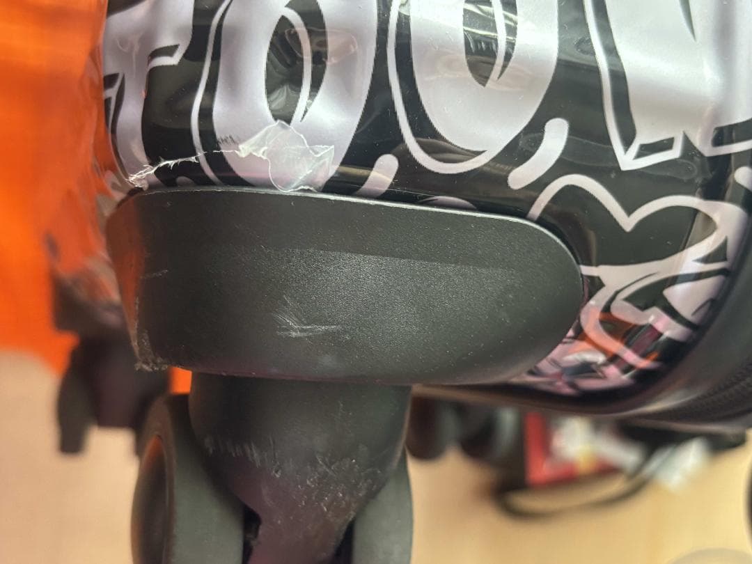 エース　ディズニー“ミッキー＆フレンズ”グラフィカルスーツケースとおまけ付き