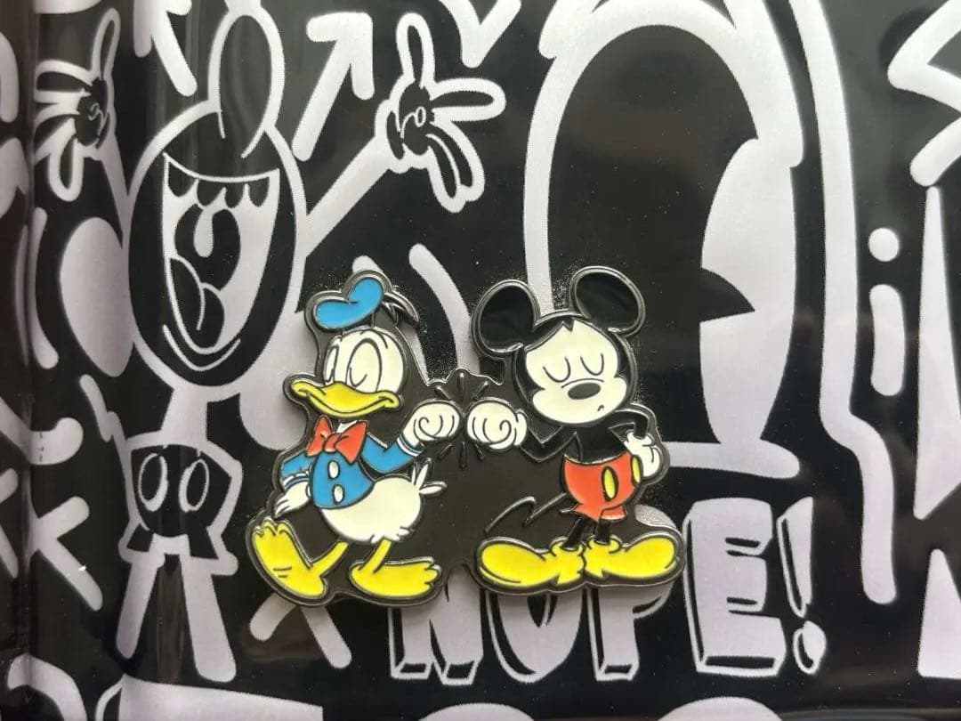 エース　ディズニー“ミッキー＆フレンズ”グラフィカルスーツケースとおまけ付き