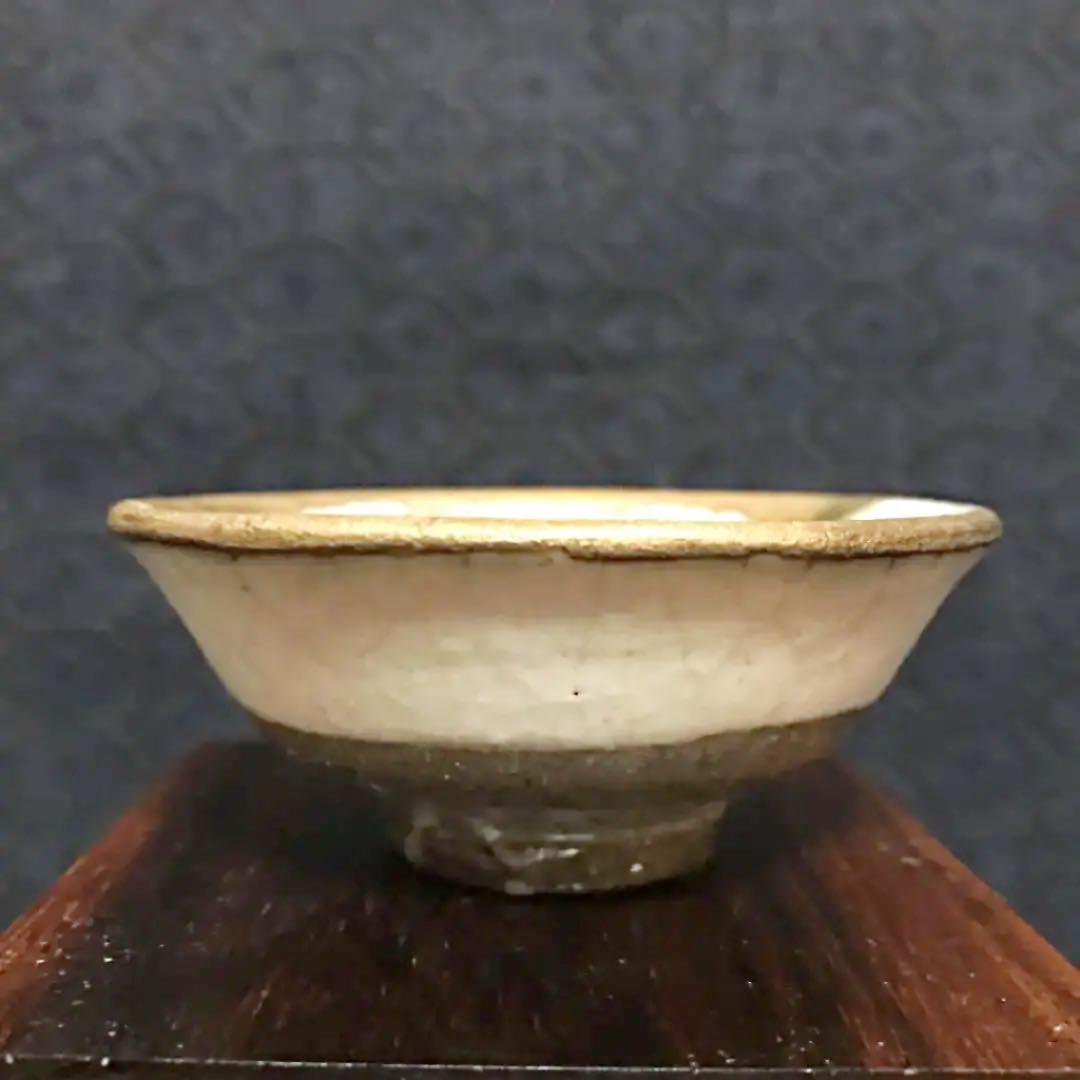 李朝コレクターの遺品　刷毛目の盃（陶片も付属します）
