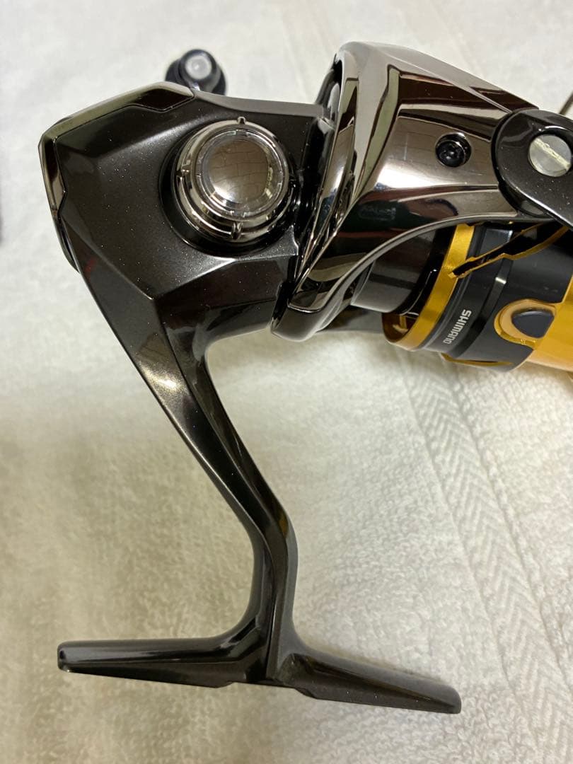 20ツインパワー c2000shg シマノ中古リール